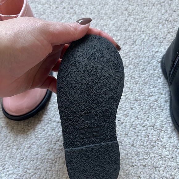 Toddler girls size 7 boots - Picture 2 of 3